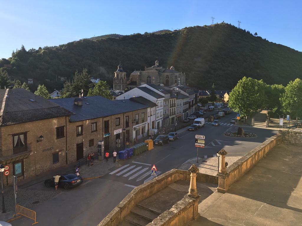 San Nicolas El Real Villafranca Del Bierzo Exterior photo