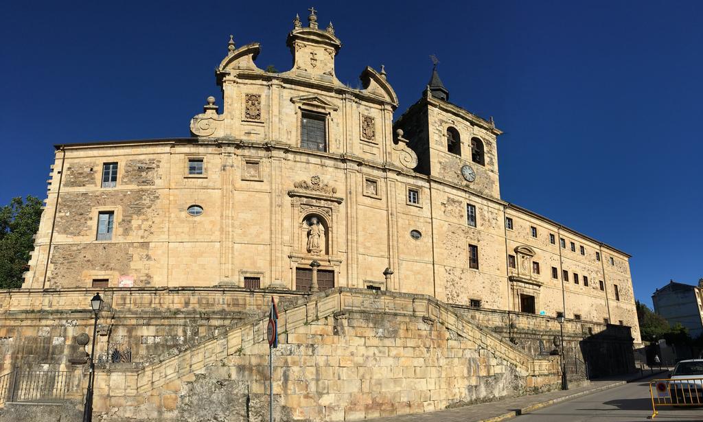 San Nicolas El Real Villafranca Del Bierzo Exterior photo