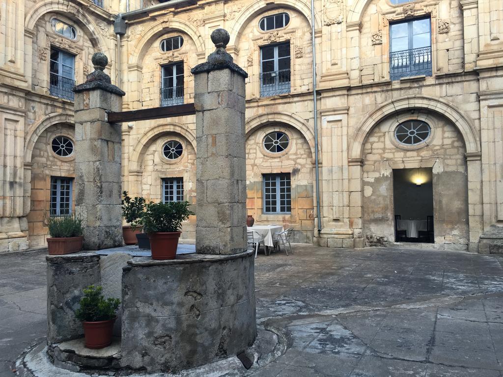 San Nicolas El Real Villafranca Del Bierzo Exterior photo